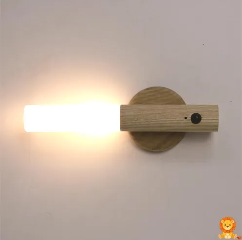 Stilig trevegglampe i minimalistisk design, perfekt for soverom eller stue. Tilgjengelig i hvit og brun. - View 3