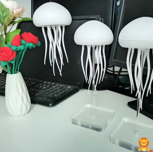 Veilleuse Méduse Sonore avec éclairage LED multicolore, simulant une méduse flottant dans un aquarium, activée par le son, idéale pour une chambre d'enfant. - View 7