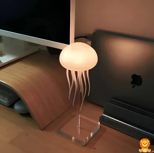 Veilleuse Méduse Sonore avec éclairage LED multicolore, simulant une méduse flottant dans un aquarium, activée par le son, idéale pour une chambre d'enfant. - View 8