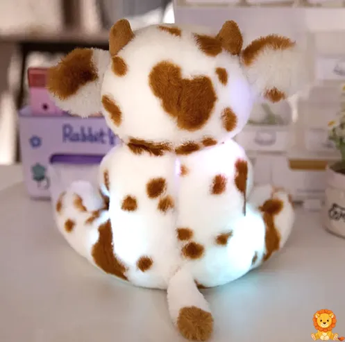 Veilleuse peluche adorable vache, disponible en marron et noir, en tailles S et M, avec une lumière douce et apaisante, parfaite pour les enfants. - View 3